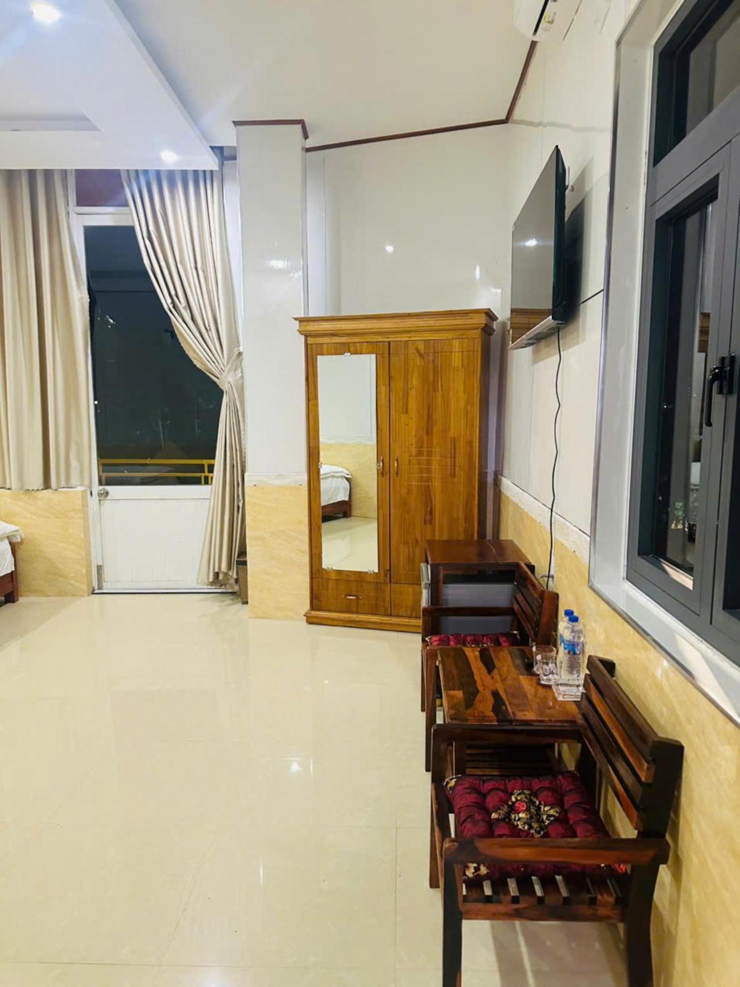 Binh Minh Hotel Pleiku Buitenkant foto