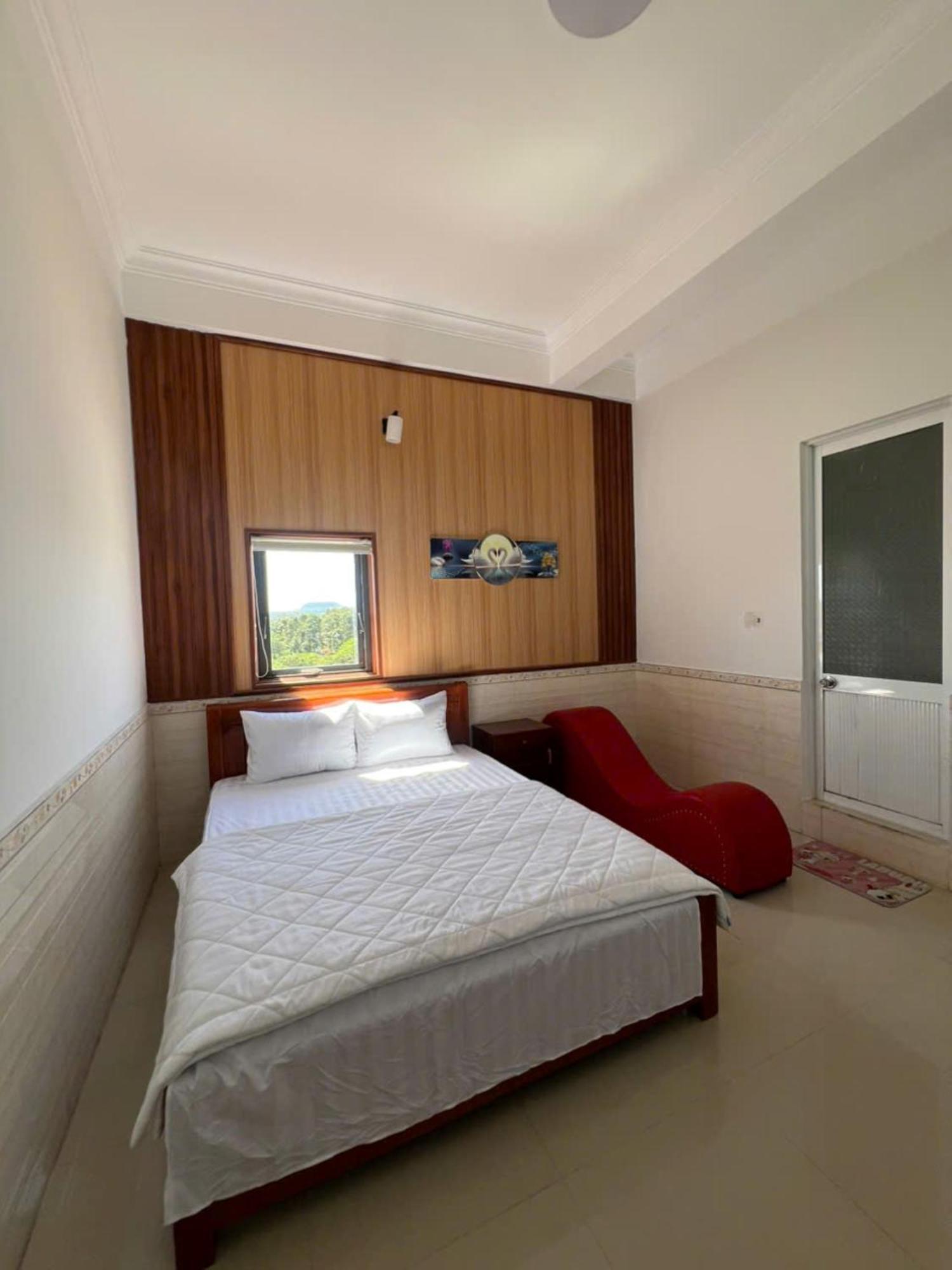 Binh Minh Hotel Pleiku Buitenkant foto