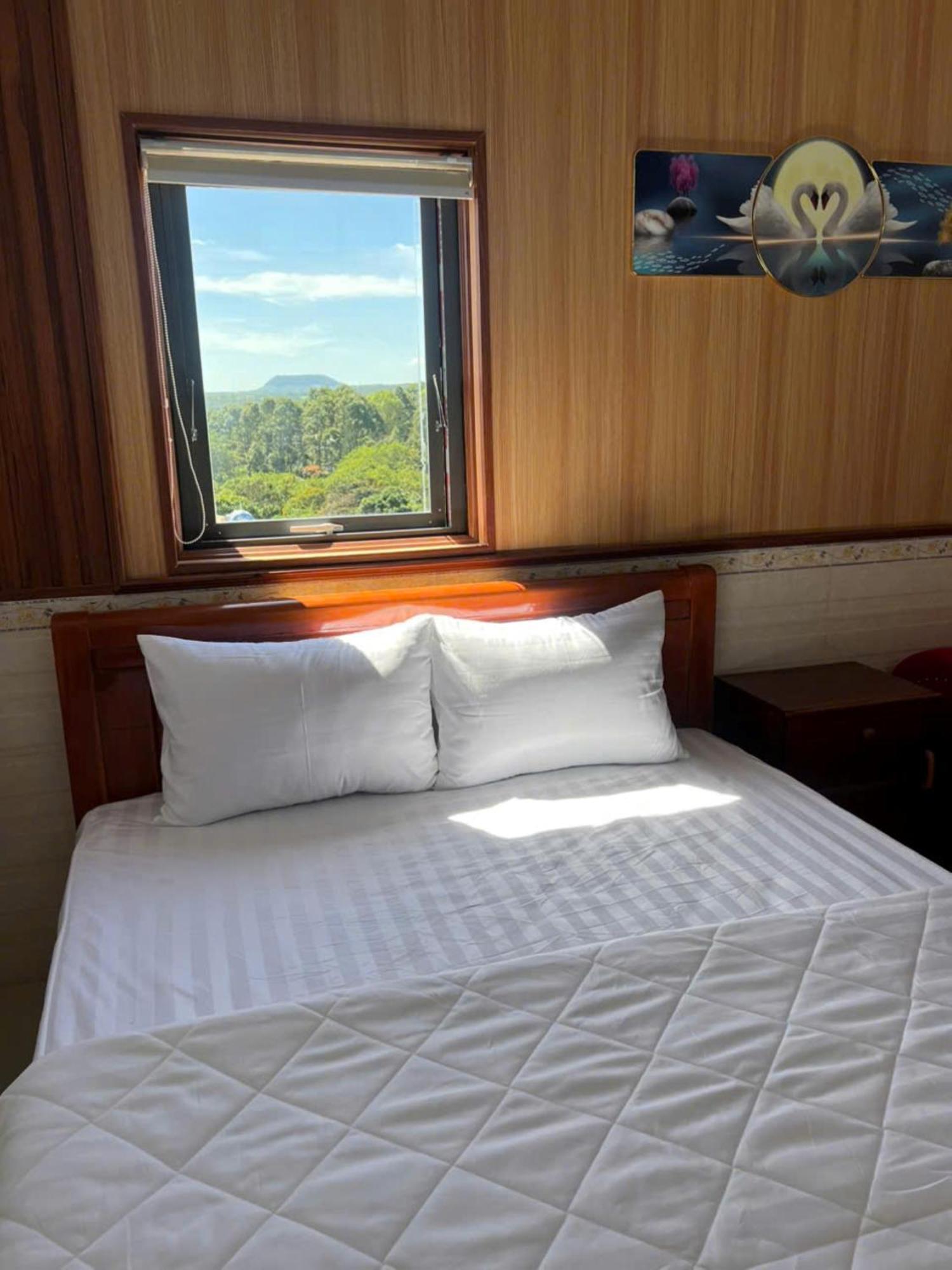 Binh Minh Hotel Pleiku Buitenkant foto