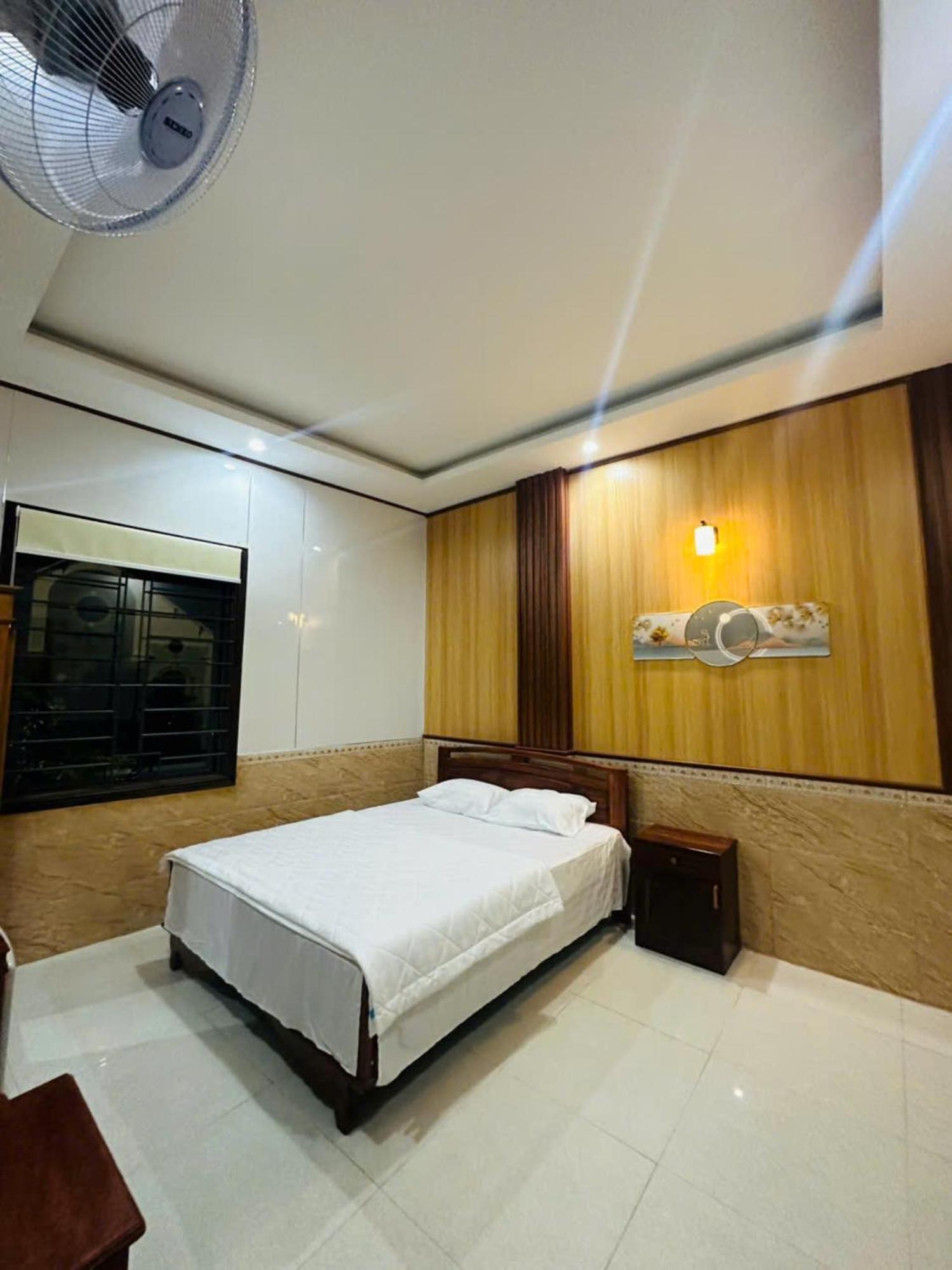 Binh Minh Hotel Pleiku Buitenkant foto
